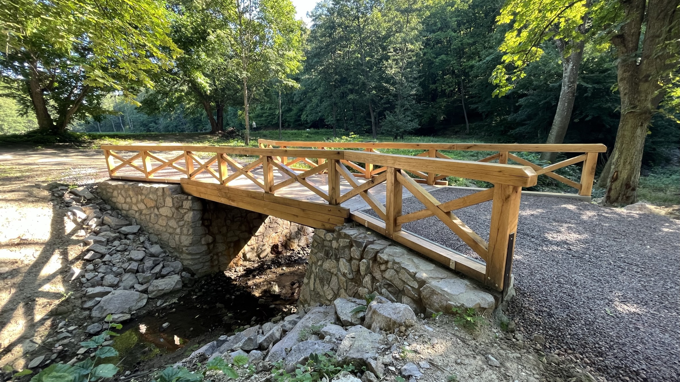 Realizácia mostu v parku Topoľčianky