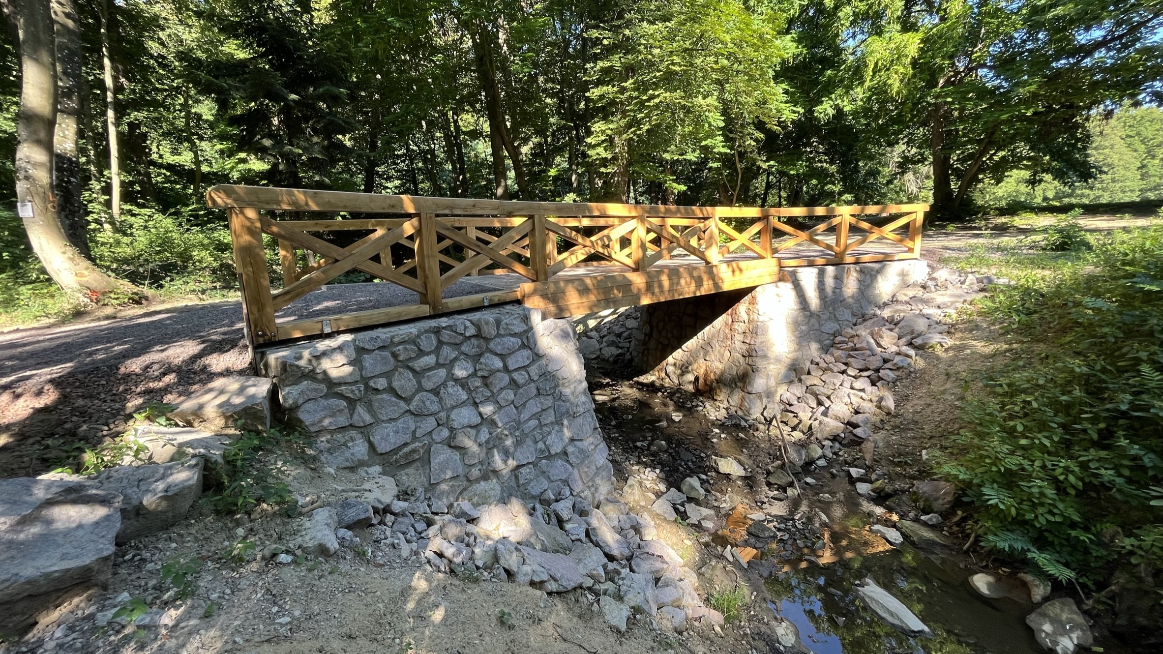 Realizácia mostu v parku Topoľčianky